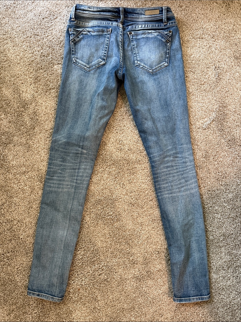 Buckle Black Women’s Skinny Jeans Sz 27 with subtle stretch
